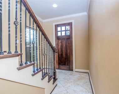 1516 Amundsen Street - Photo Thumbnail 13