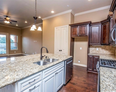 1516 Amundsen Street - Photo Thumbnail 14