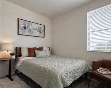 13102 Honey Suckle Ridge Lane - Photo Thumbnail 7