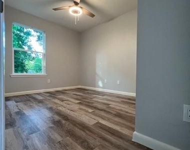 710 Avenue J Place - Photo Thumbnail 12
