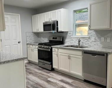 710 Avenue J Place - Photo Thumbnail 4