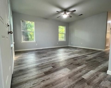 710 Avenue J Place - Photo Thumbnail 10