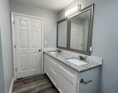 710 Avenue J Place - Photo Thumbnail 15