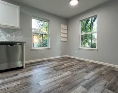 710 Avenue J Place - Photo Thumbnail 9