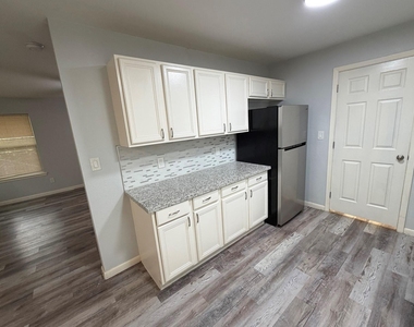 710 Avenue J Place - Photo Thumbnail 5