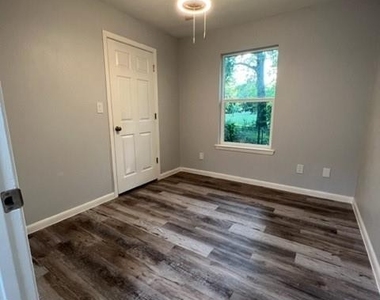 710 Avenue J Place - Photo Thumbnail 11