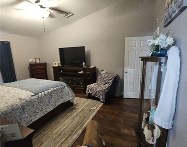 1206 Sw Trafalgar Parkway - Photo Thumbnail 16
