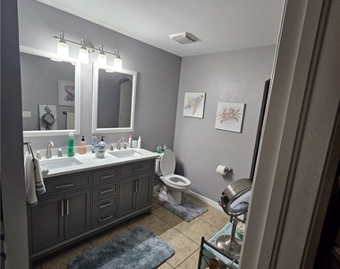 1206 Sw Trafalgar Parkway - Photo Thumbnail 11