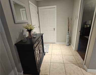 1206 Sw Trafalgar Parkway - Photo Thumbnail 12