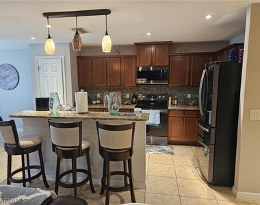 1206 Sw Trafalgar Parkway - Photo Thumbnail 7