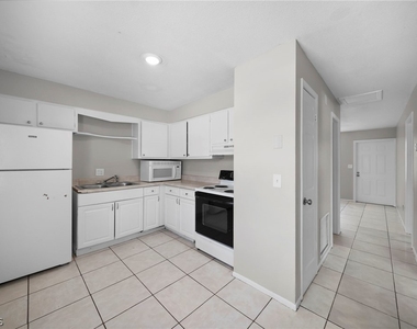464 Carolina Avenue - Photo Thumbnail 7