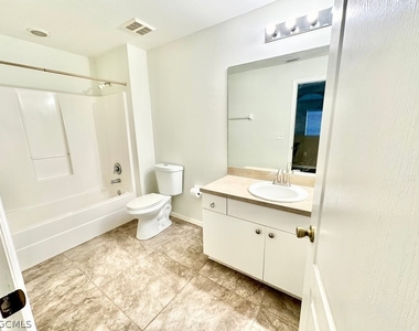 2453 Nw 8th Terrace - Photo Thumbnail 11
