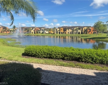 11908 Izarra Way - Photo Thumbnail 16
