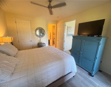 11908 Izarra Way - Photo Thumbnail 7