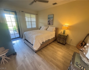 11908 Izarra Way - Photo Thumbnail 6