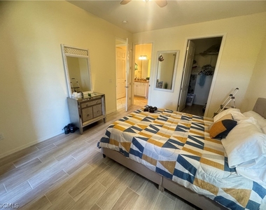11908 Izarra Way - Photo Thumbnail 13