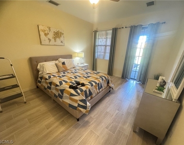 11908 Izarra Way - Photo Thumbnail 14