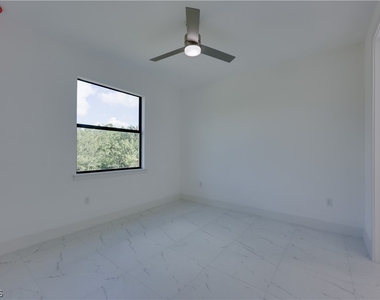 714 W 12th Street - Photo Thumbnail 13