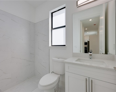 714 W 12th Street - Photo Thumbnail 17