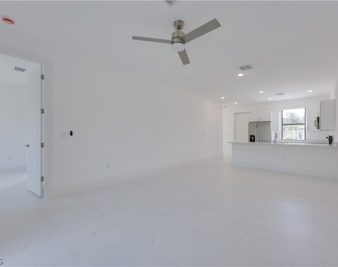 714 W 12th Street - Photo Thumbnail 22