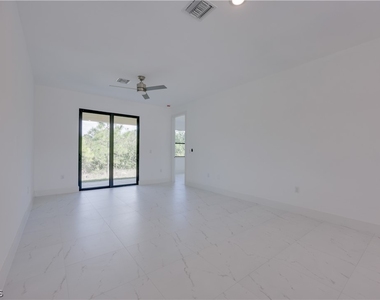 714 W 12th Street - Photo Thumbnail 21
