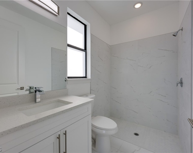714 W 12th Street - Photo Thumbnail 11