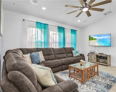 428 Sw 37th Street - Photo Thumbnail 4