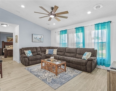 428 Sw 37th Street - Photo Thumbnail 5