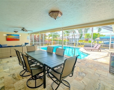 3510 Se 19th Place - Photo Thumbnail 2
