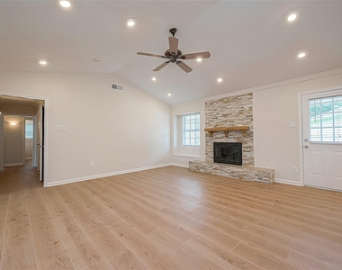 10306 Bob White Drive - Photo Thumbnail 5