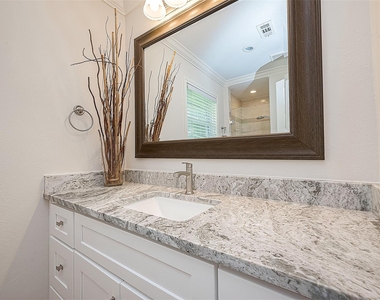 10306 Bob White Drive - Photo Thumbnail 18