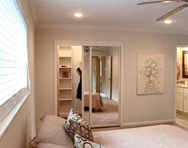 10306 Bob White Drive - Photo Thumbnail 16