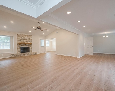 10306 Bob White Drive - Photo Thumbnail 2