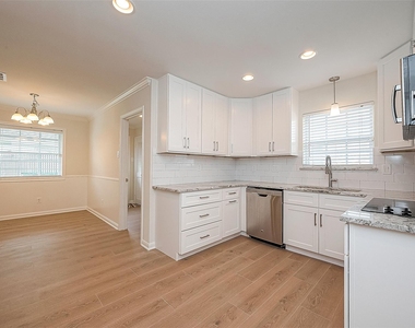 10306 Bob White Drive - Photo Thumbnail 8