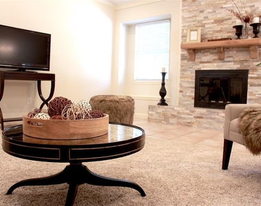 10306 Bob White Drive - Photo Thumbnail 4