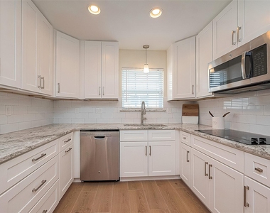 10306 Bob White Drive - Photo Thumbnail 9