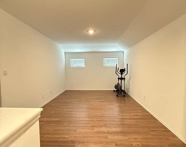 21202 Frosted Fern Lane - Photo Thumbnail 11