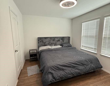 21202 Frosted Fern Lane - Photo Thumbnail 7