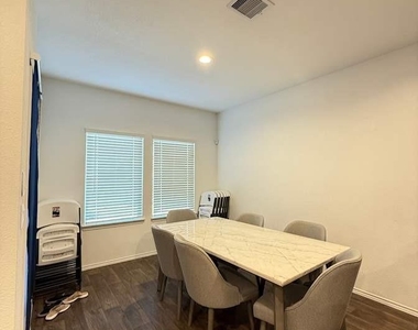 21202 Frosted Fern Lane - Photo Thumbnail 3