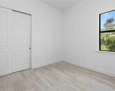 1905 Fresno Avenue - Photo Thumbnail 30