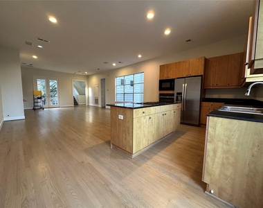 2713 Crawford Street - Photo Thumbnail 12