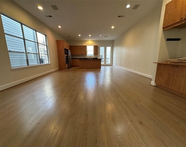 2713 Crawford Street - Photo Thumbnail 5