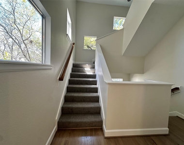 2713 Crawford Street - Photo Thumbnail 10