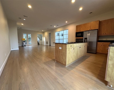 2713 Crawford Street - Photo Thumbnail 14