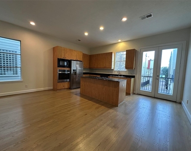 2713 Crawford Street - Photo Thumbnail 7