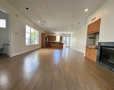 2713 Crawford Street - Photo Thumbnail 2