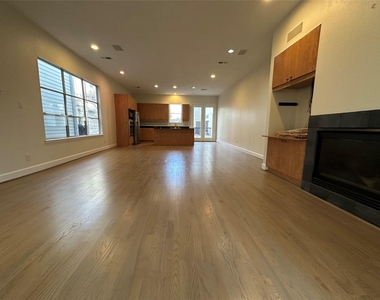 2713 Crawford Street - Photo Thumbnail 9