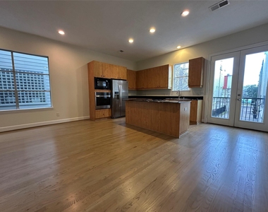 2713 Crawford Street - Photo Thumbnail 6