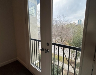 2713 Crawford Street - Photo Thumbnail 24