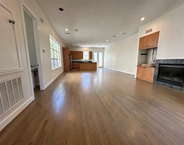 2713 Crawford Street - Photo Thumbnail 4